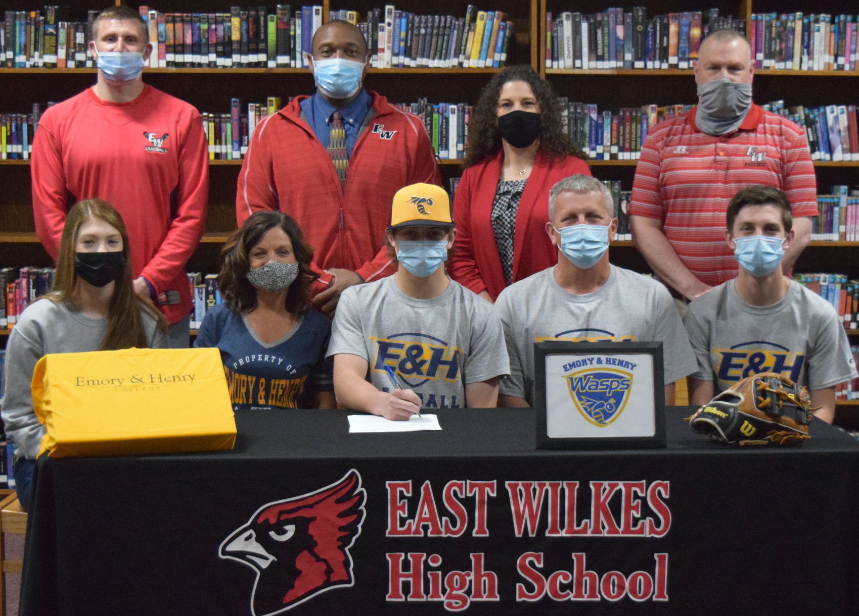 Rhodes signs with Emory & Henry